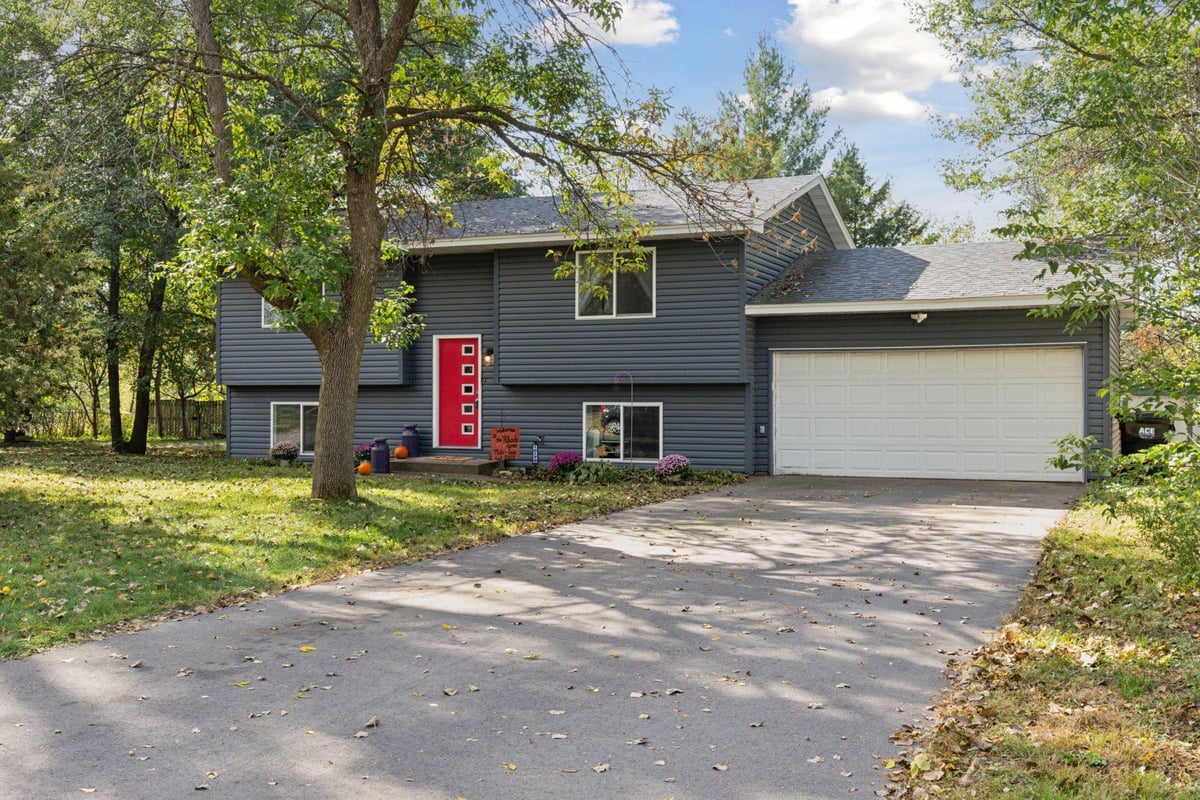 10170 Tamarack Street NW, Coon Rapids, MN 55433