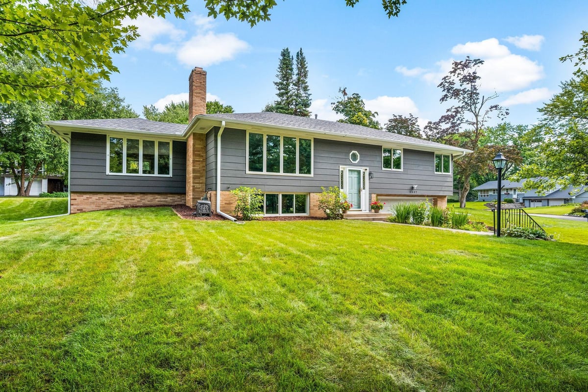 5537 Holiday Road, Minnetonka, MN 55345