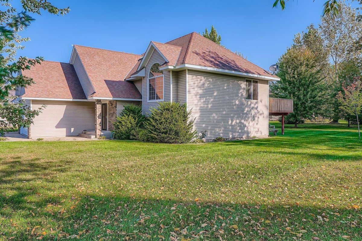 38125 Fieldstone Drive, North Branch, MN 55056