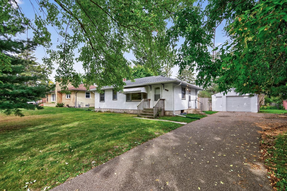 2285 17th Avenue E, North Saint Paul, MN 55109