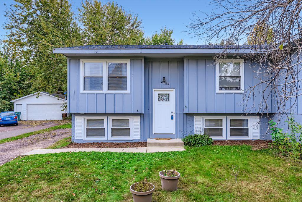 6783 8th Street N, Oakdale, MN 55128