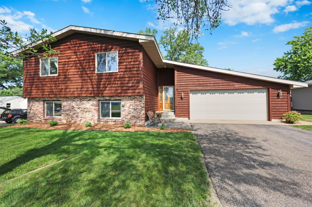 8157 Taylor Street NE, Spring Lake Park, MN 55432