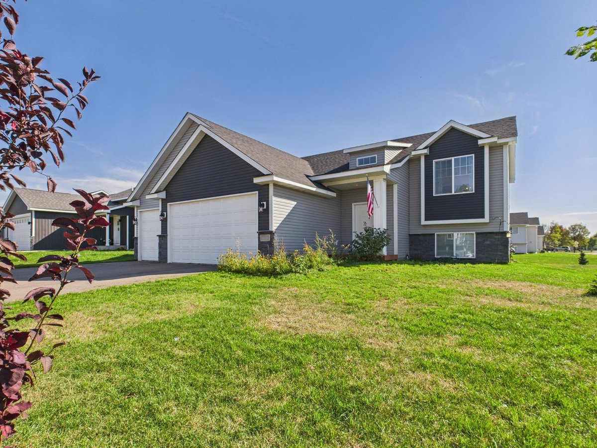 425 Eagle Street NW, Isanti, MN 55040