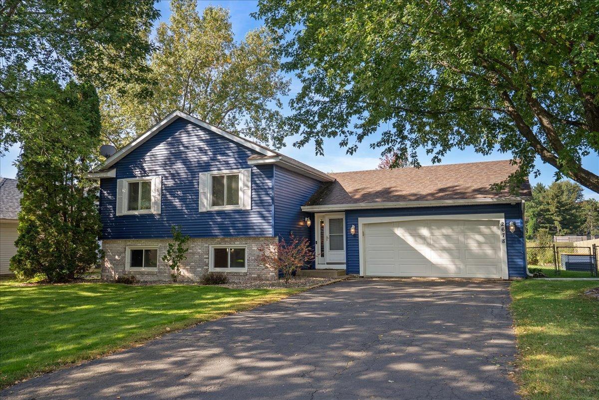 2678 Henslow Avenue N, Oakdale, MN 55128