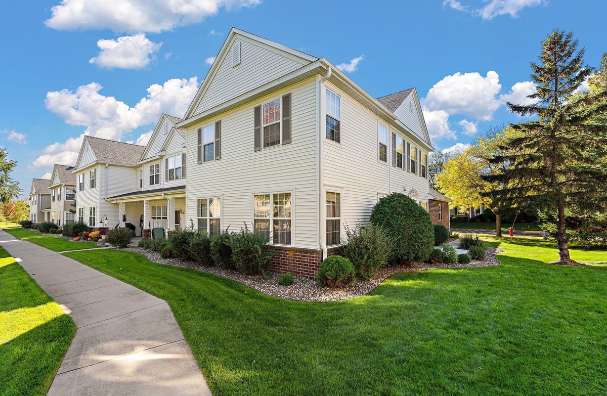 4852 Bisset Lane #9504, Inver Grove Heights, MN 55076