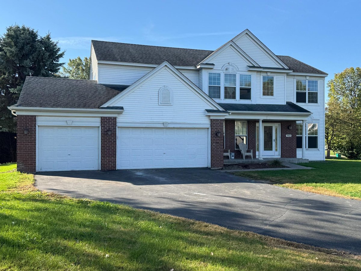 943 Earley Lake Curve, Burnsville, MN 55306