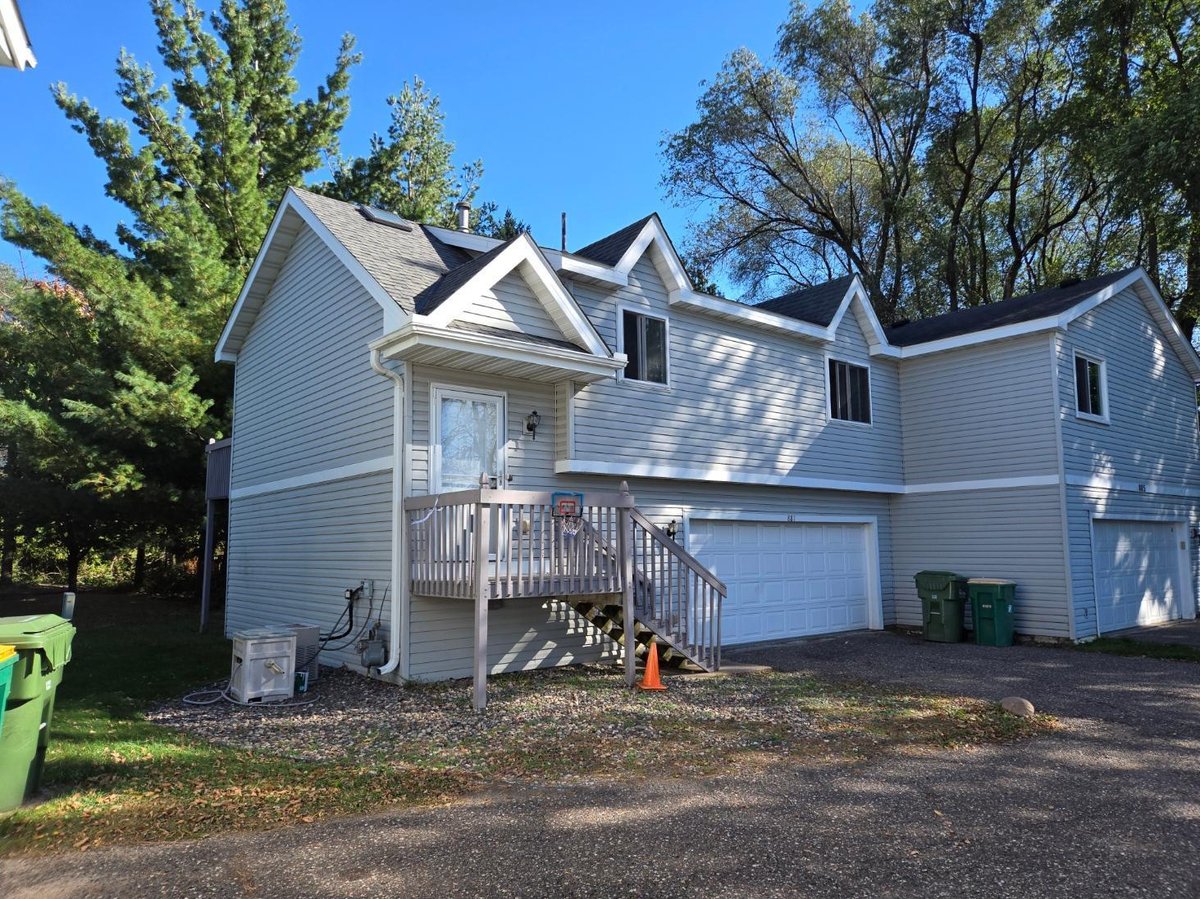 881 70th Avenue N, Brooklyn Center, MN 55430