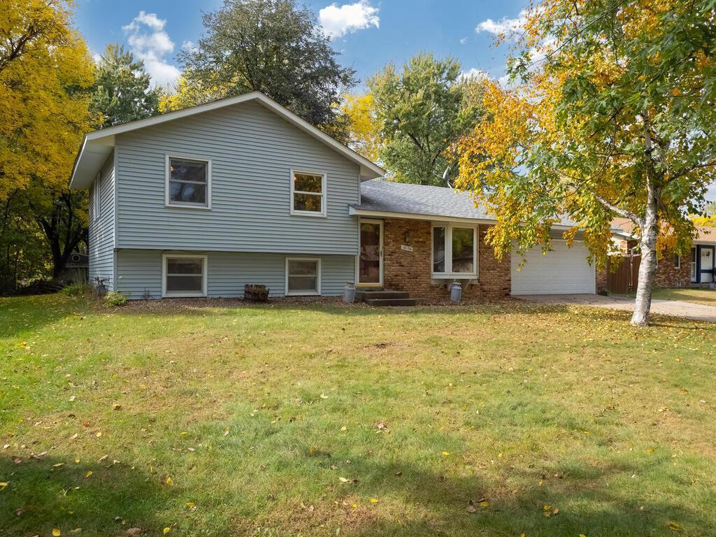 10136 Uplander Street NW, Coon Rapids, MN 55433