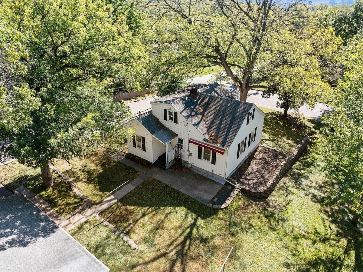 9900 26th Avenue N, Plymouth, MN 55441