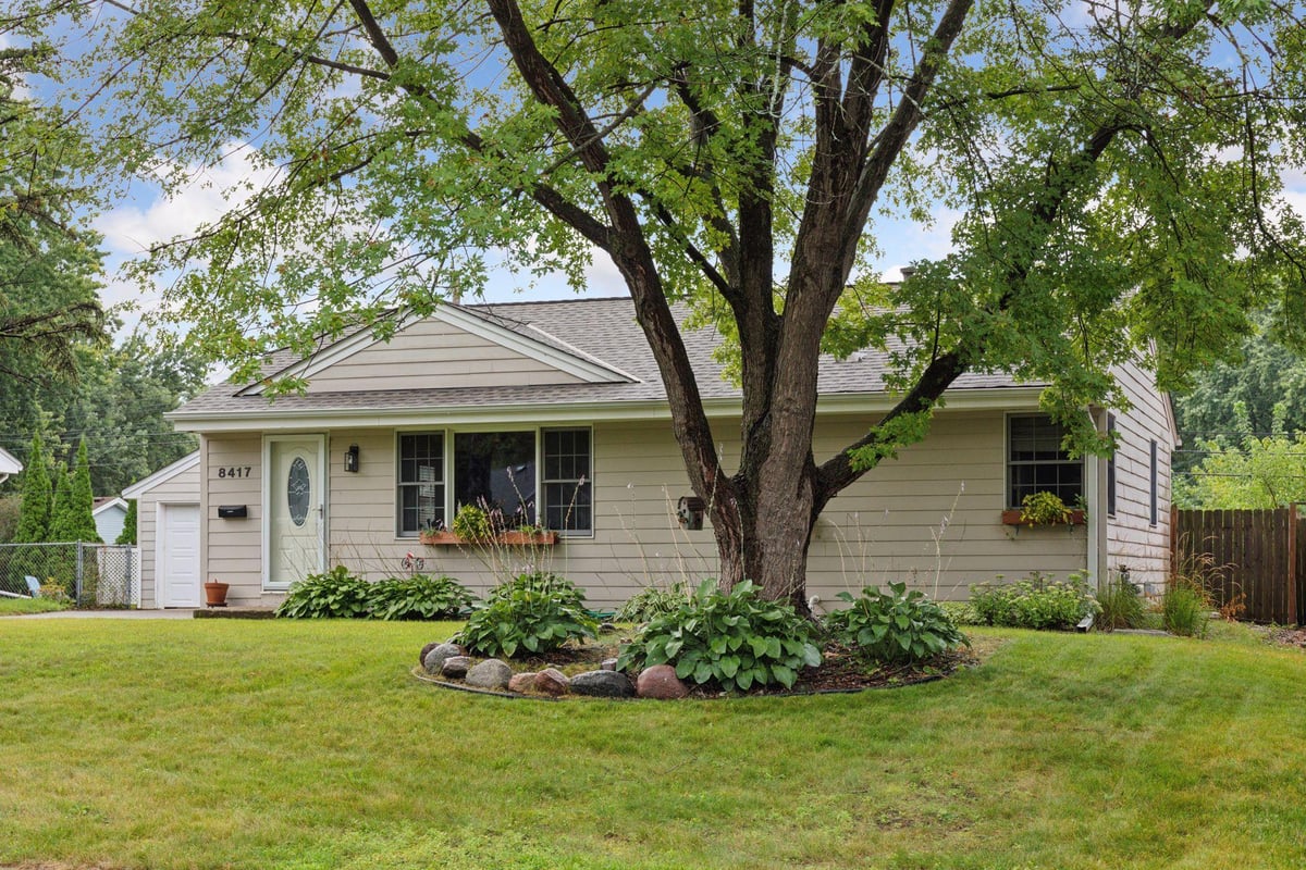 8417 32nd Avenue N, Crystal, MN 55427