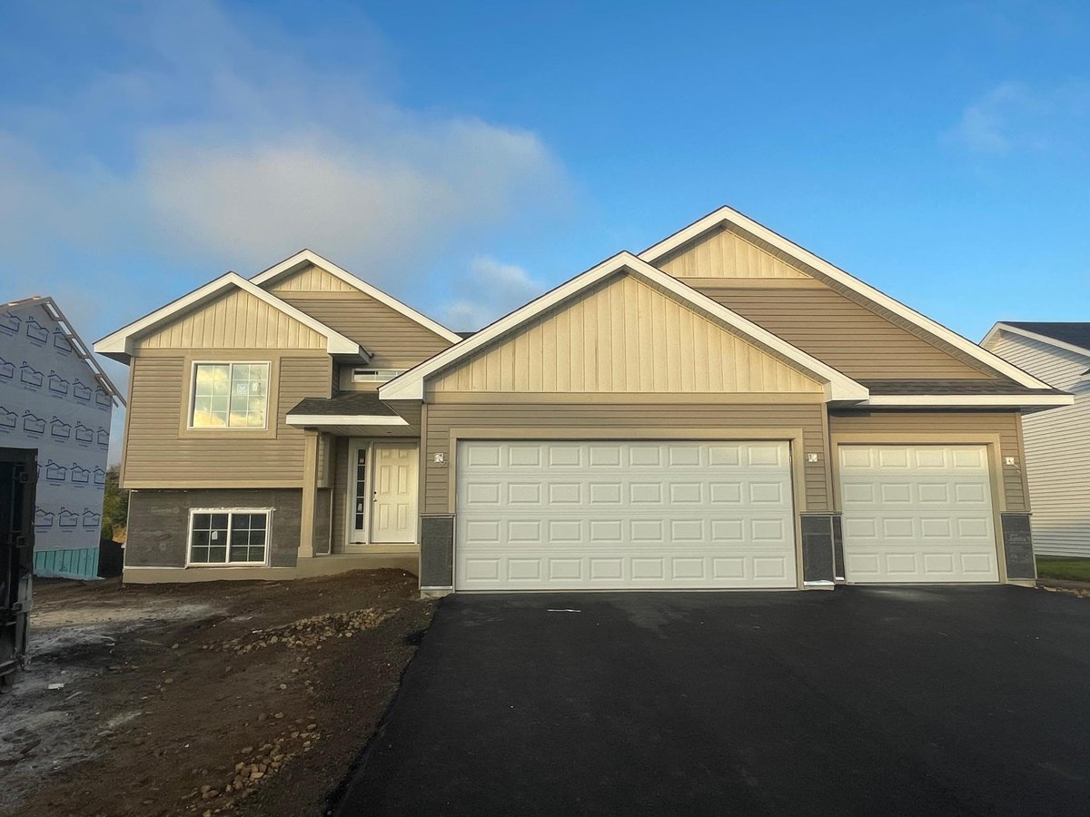 17703 Empire Trail, Lakeville, MN 55044