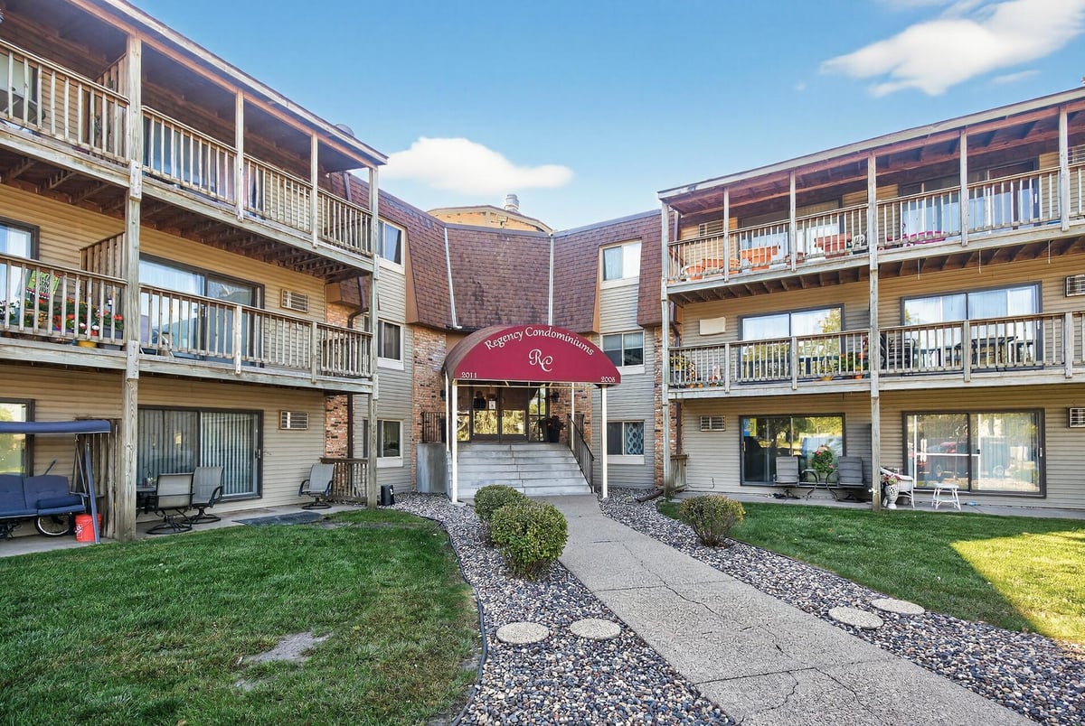 2005 E 122nd Street #A7, Burnsville, MN 55337