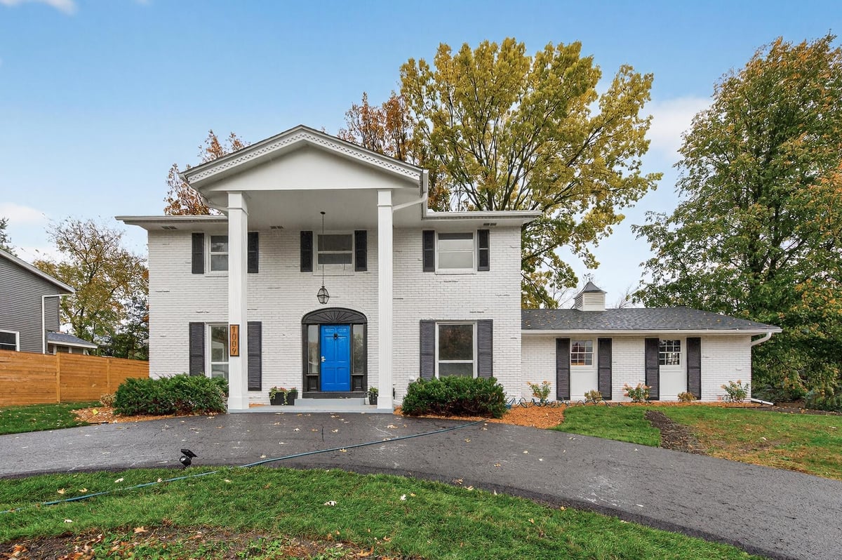 1009 Knob Hill Road, Burnsville, MN 55337