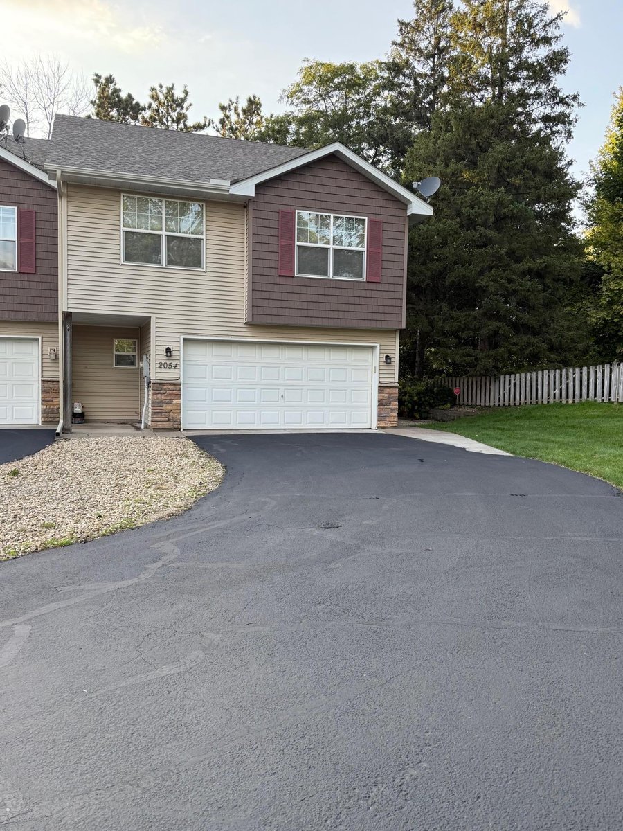 2054 Shryer Court E, North Saint Paul, MN 55109