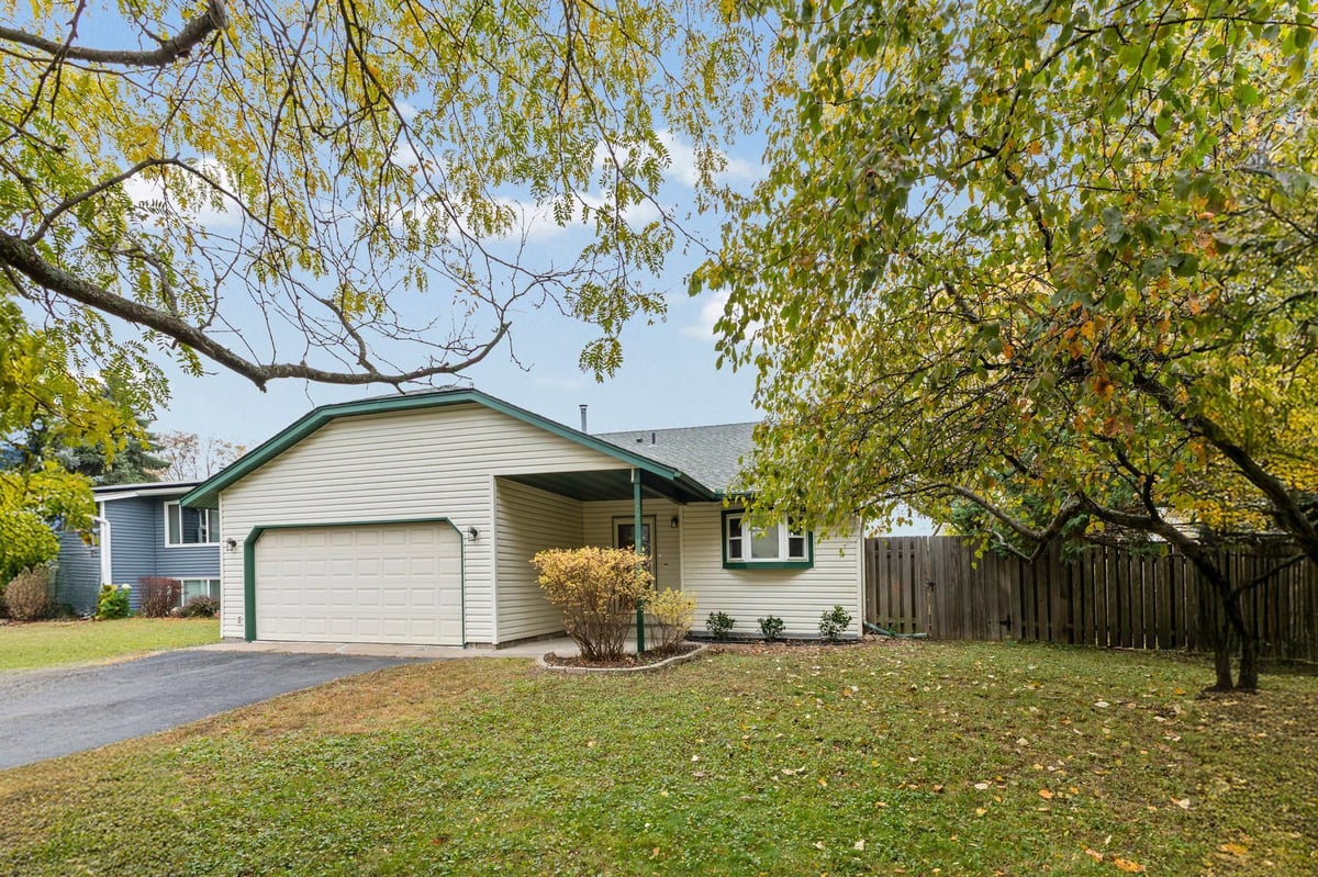 6724 Sandlewood Road, Woodbury, MN 55125