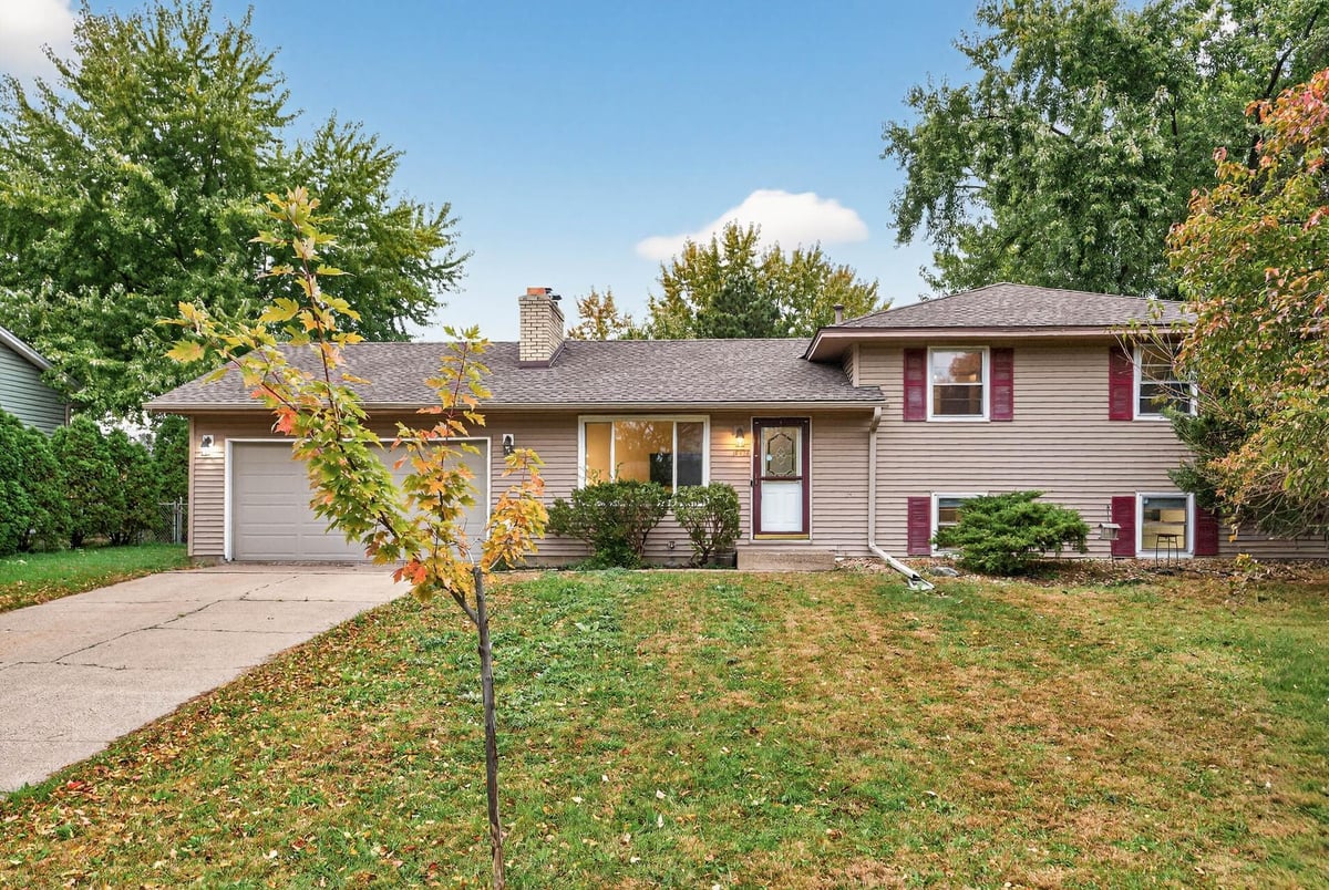 10616 Arrowhead Street NW, Coon Rapids, MN 55433