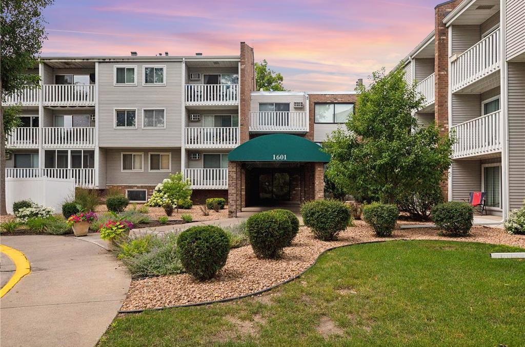 1601 N Innsbruck Drive #310, Fridley, MN 55432