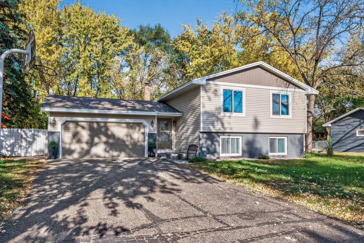 3649 115th Avenue NW, Coon Rapids, MN 55433