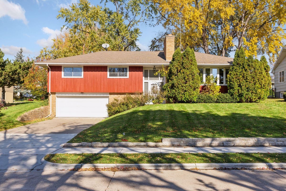 4436 Claremore Drive, Edina, MN 55435