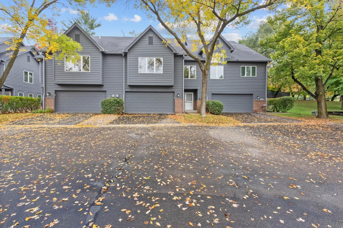 2260 Sherwood Court, Minnetonka, MN 55305