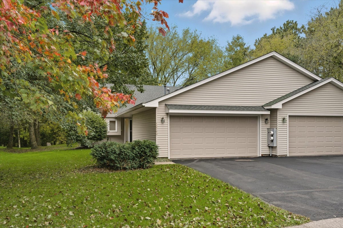 12760 Falcon Court N, Hugo, MN 55110