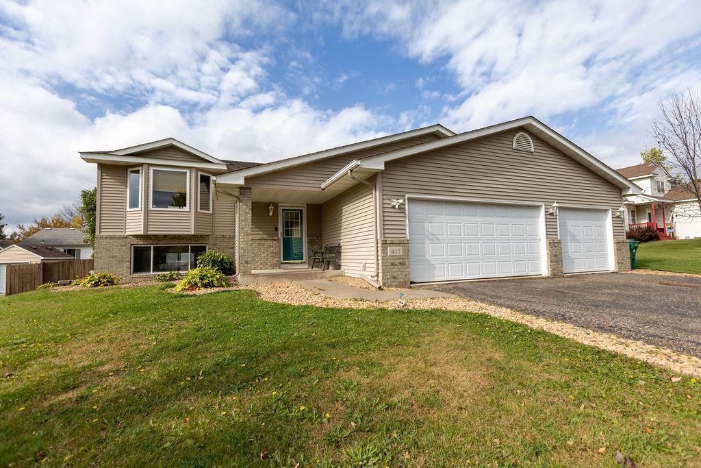 411 Maple Knoll Way NW, Saint Michael, MN 55376