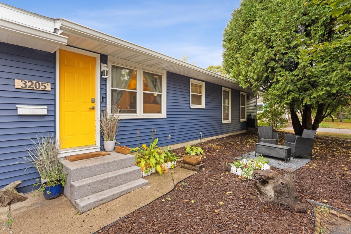 3205 49th Avenue N, Brooklyn Center, MN 55429