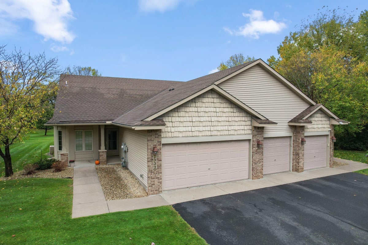 2332 Gresham Avenue N, Oakdale, MN 55128