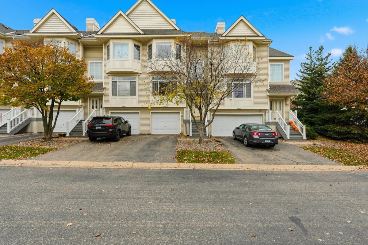 8904 Brunswick Path #2104, Inver Grove Heights, MN 55076