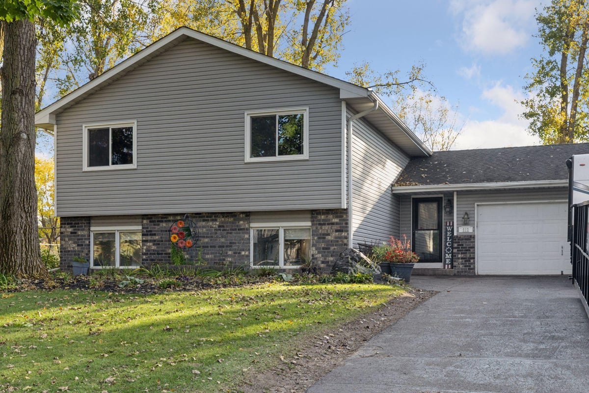 512 84th Lane NW, Coon Rapids, MN 55433