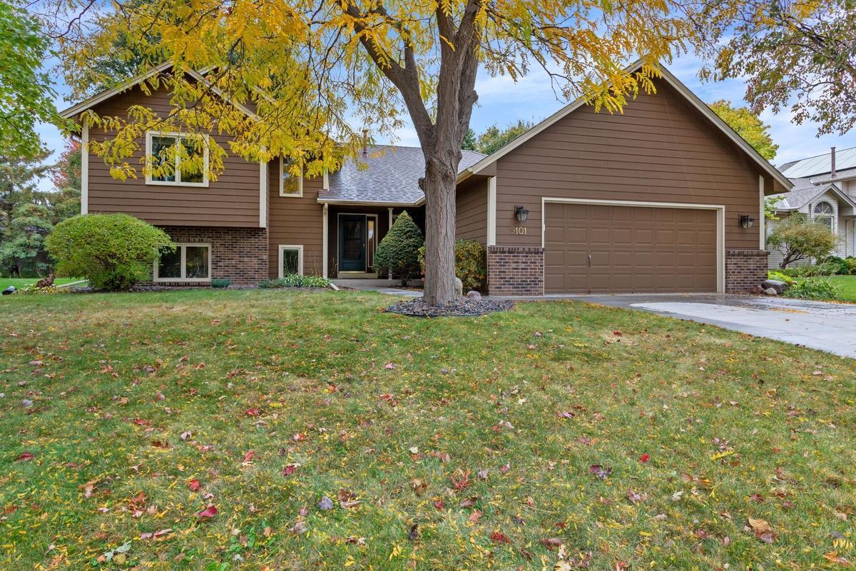 9101 Nantwick Ridge, Brooklyn Park, MN 55443