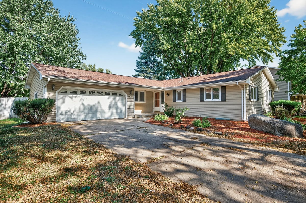 11459 Galtier Drive, Burnsville, MN 55337