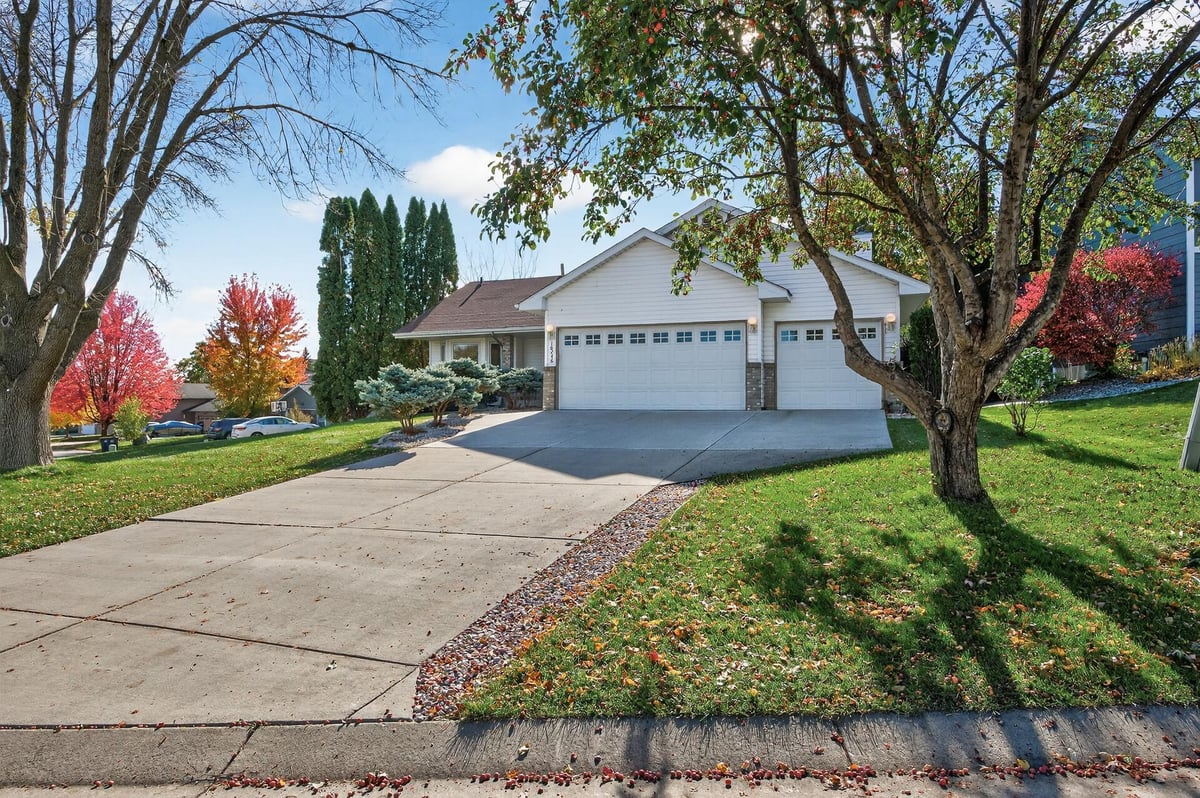 16246 Godson Circle, Lakeville, MN 55044