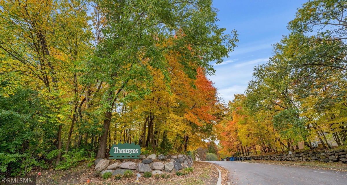 15805 26th Avenue N #B, Plymouth, MN 55447