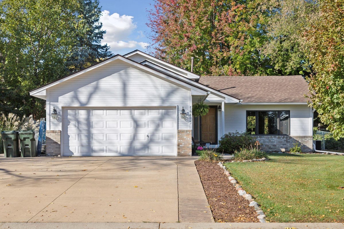 16413 Godson Drive, Lakeville, MN 55044