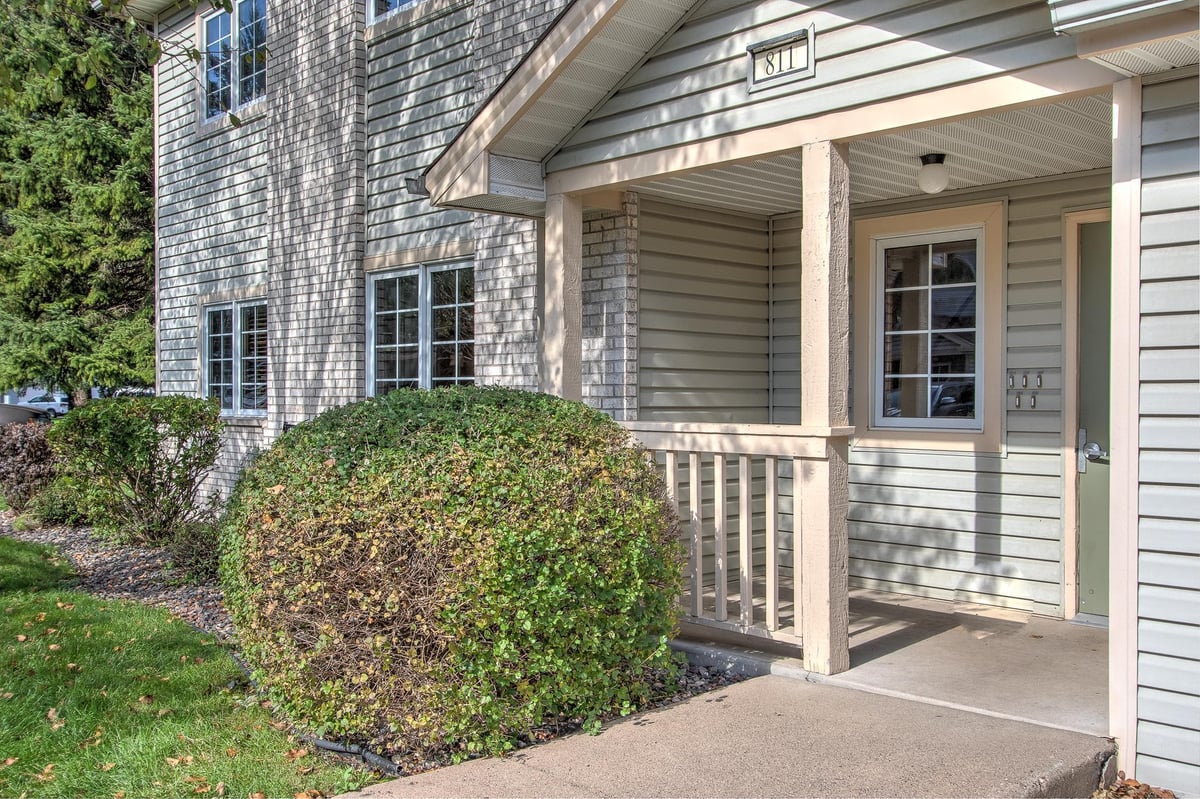 811 98th Avenue NW #101, Coon Rapids, MN 55433