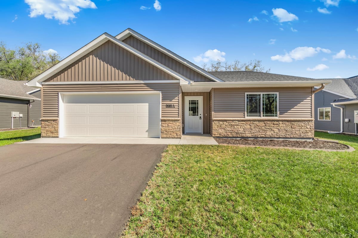 900 1/2 8th Avenue N, Princeton, MN 55371