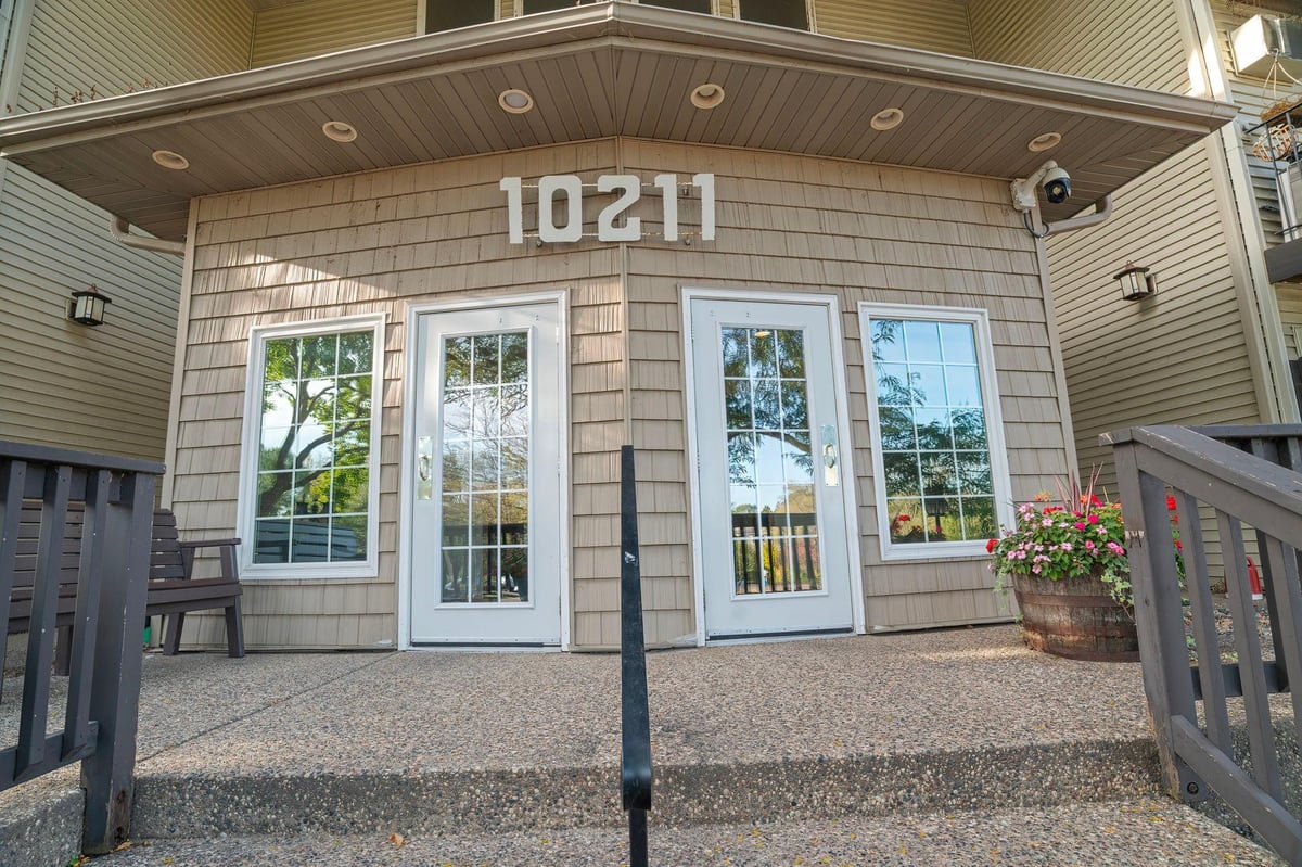 10211 Cedar Lake Road #208, Minnetonka, MN 55305