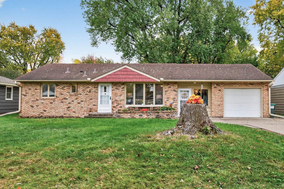 5317 Lakeside Avenue N, Crystal, MN 55429