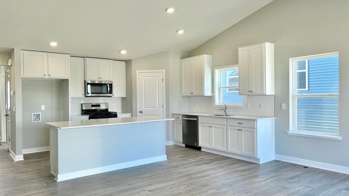 1613 Shasta Drive, Shakopee, MN 55379