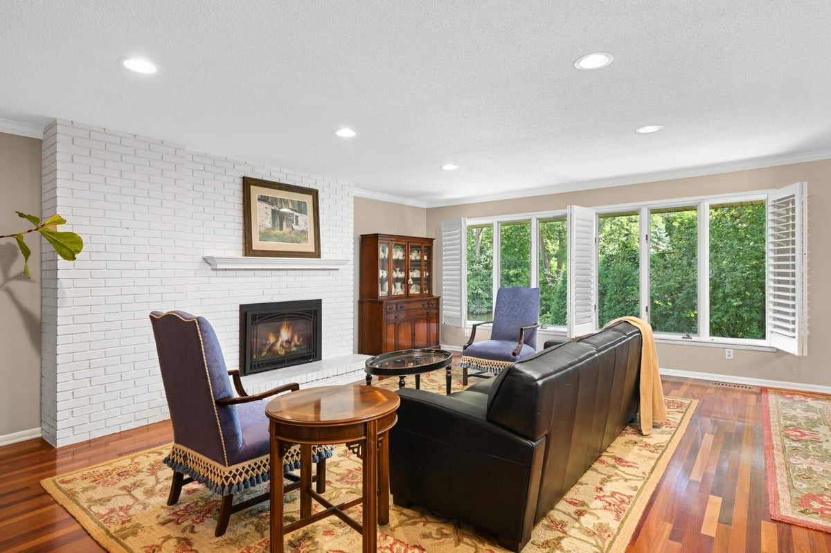 5315 Malibu Drive, Edina, MN 55436