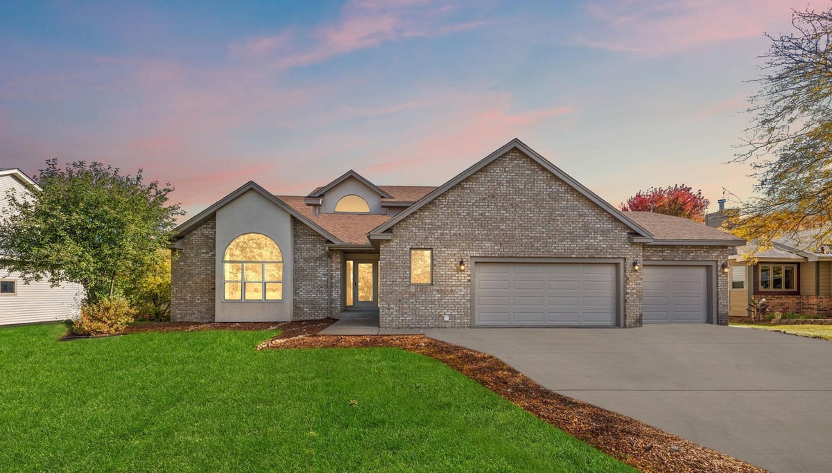 13717 W Preserve Boulevard, Burnsville, MN 55337