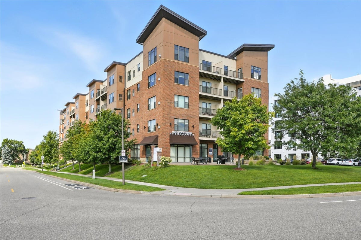 1155 Ford Road #203, Saint Louis Park, MN 55426
