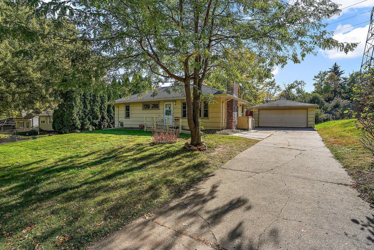 1790 Oakcrest Avenue, Roseville, MN 55113