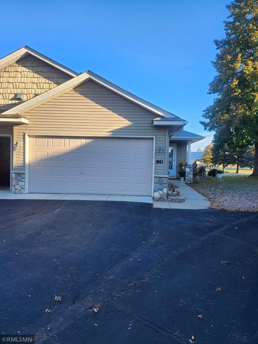 841 Winsome Way NW, Isanti, MN 55040