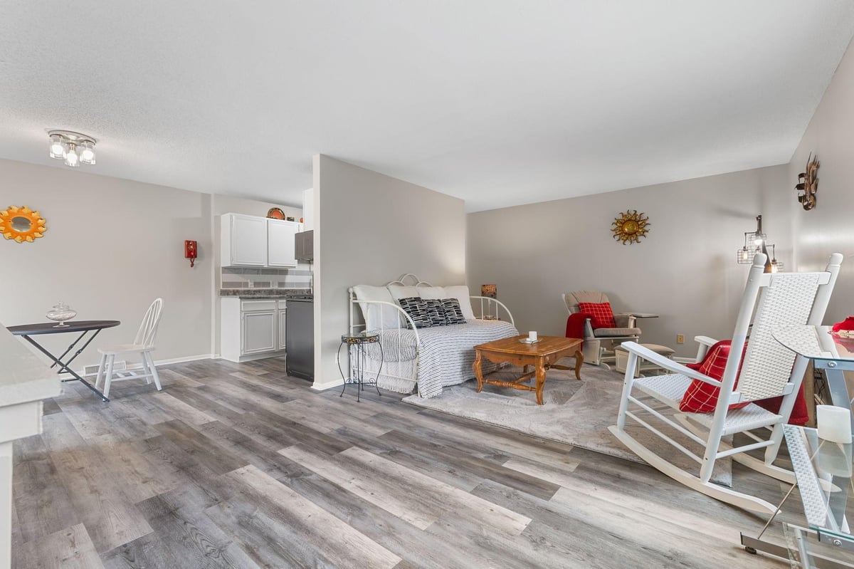 4812 Grenwich Way N, Oakdale, MN 55128