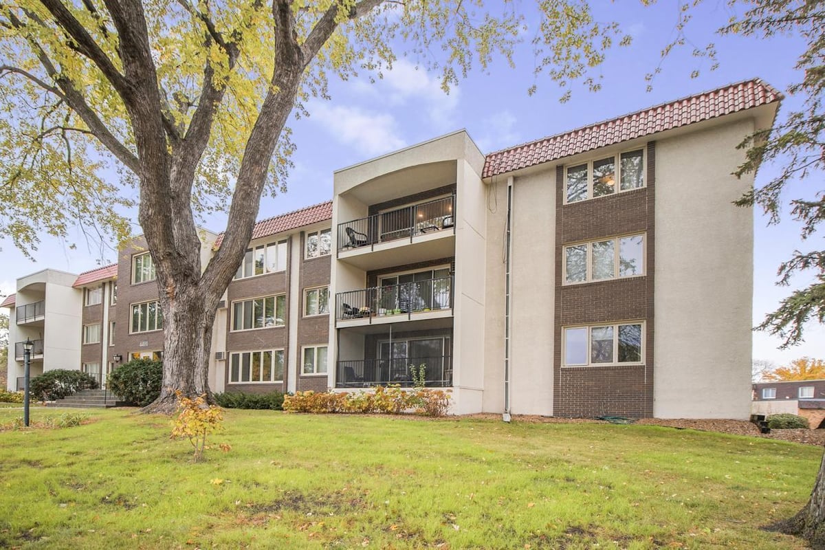 4401 Parklawn Avenue #307W, Edina, MN 55435