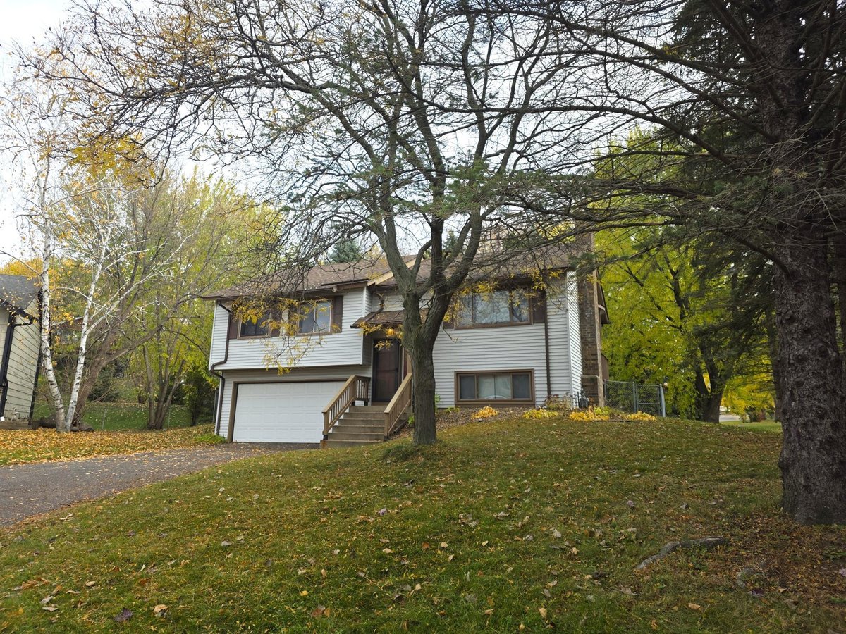 6816 Stratford Court, Woodbury, MN 55125