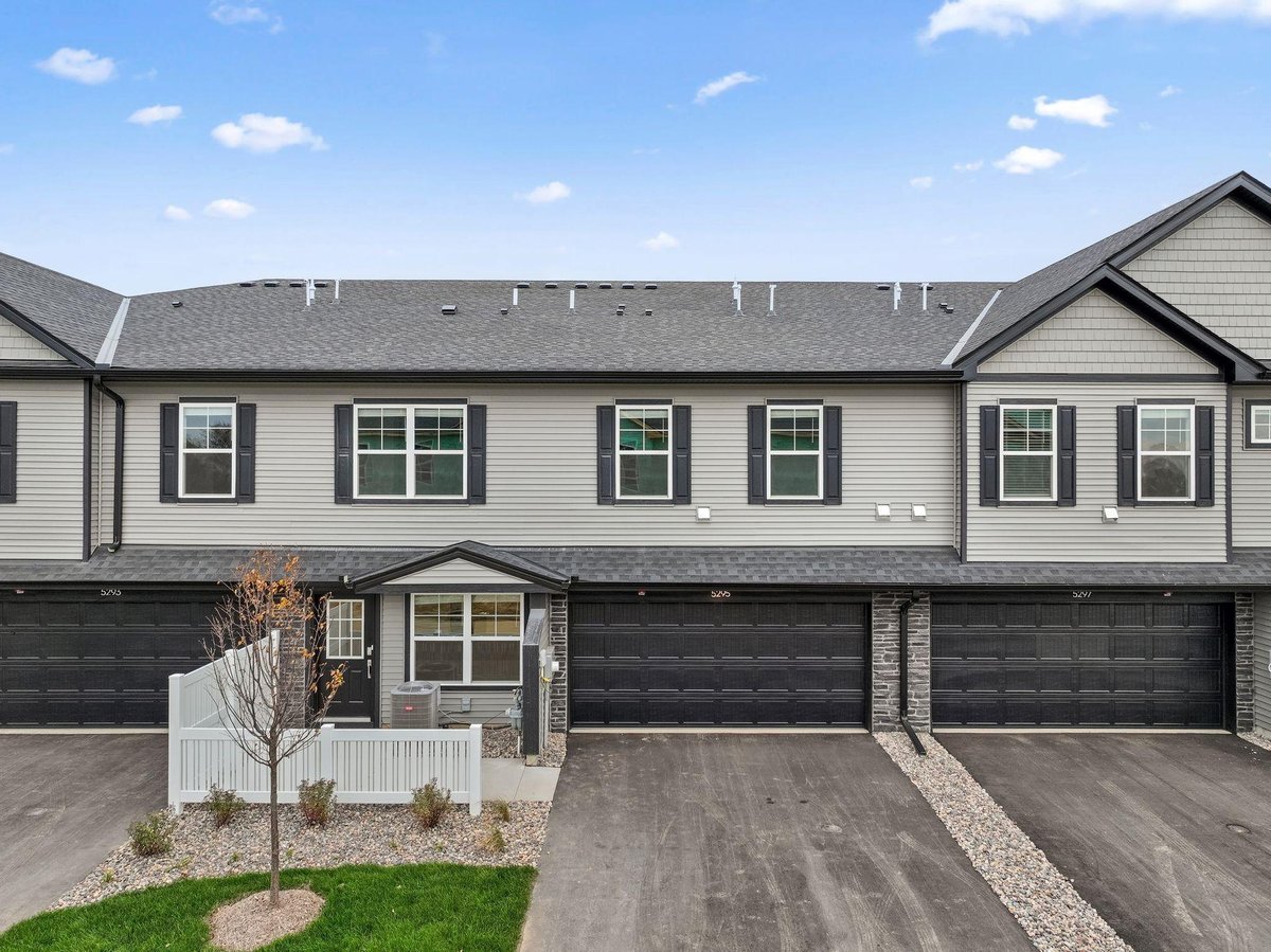 5295 Long Pointe Pass, Woodbury, MN 55129