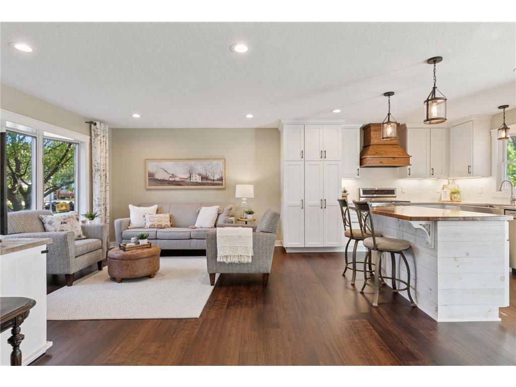 2404 Helena Avenue N, Oakdale, MN 55128